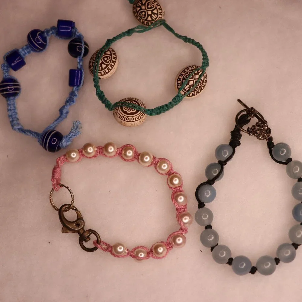 Set of 4 bracelets with glass beads and various colors great value pack